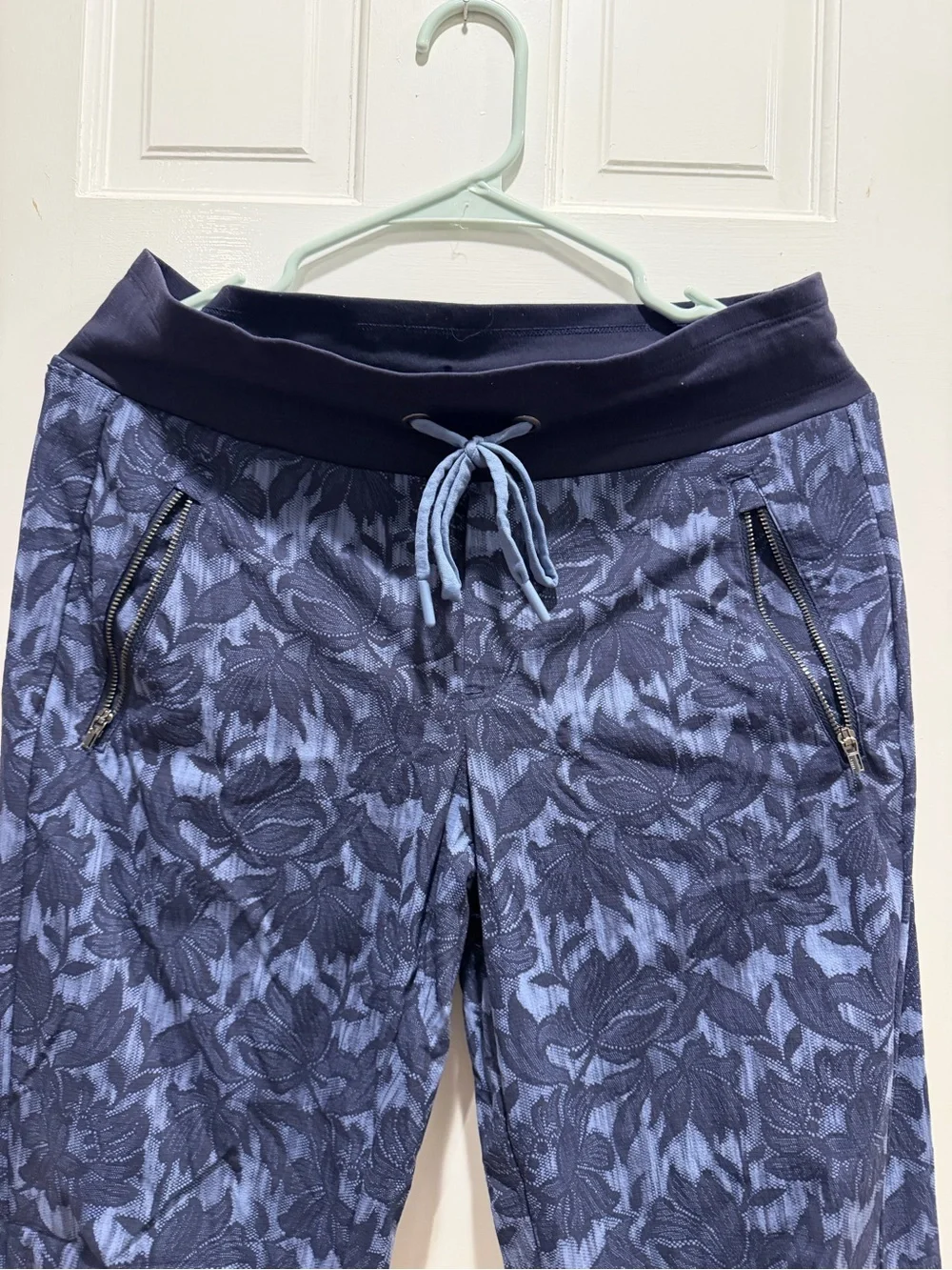 Women’s Athleta Navy Floral Jogger Pants - Comfortable Drawstring Waist